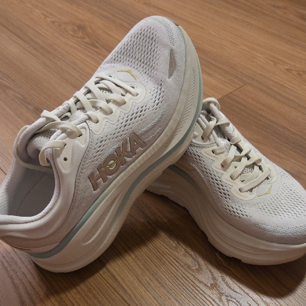 Women's Hoka Bondi 9 Shoes Size 7. 1162012-TLSL. Like New